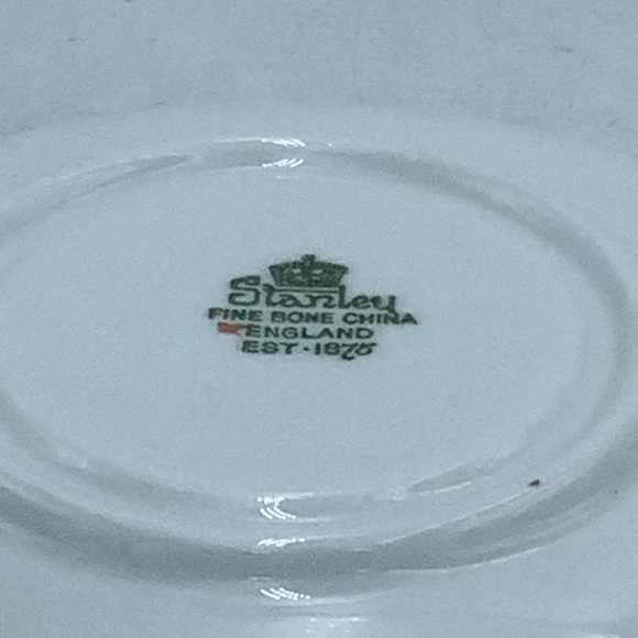 Stanley English Fine Bone China Roses Teacup and Saucer - Picture 9 of 10